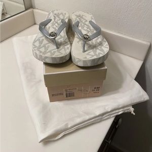 Michael Kors Bedford Sandal Wedge Flip Flop Womens Sz 8 M